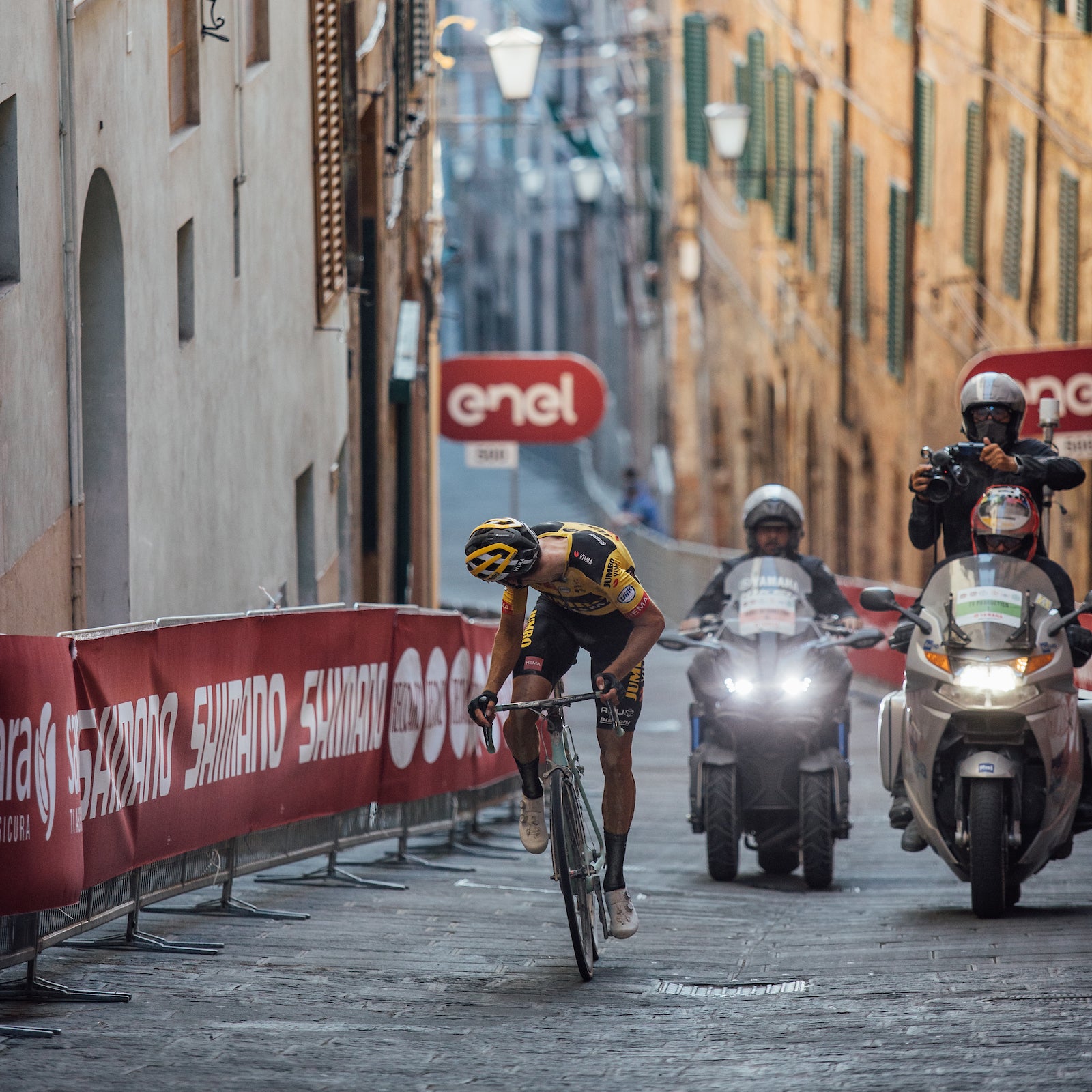 ROULEUR CONVERSATIONS PODCAST: PHOTOGRAPHER CHRIS AULD AND ROULEUR'S STUART CLAPP