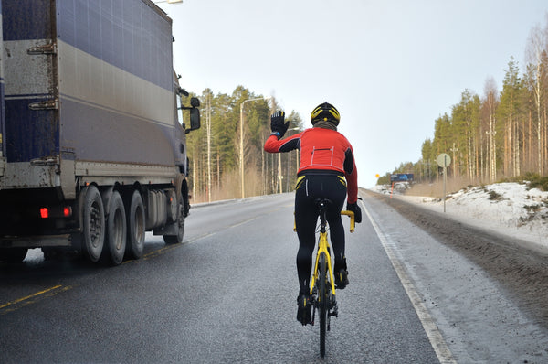 "Più persone in bicicletta e fare educazione stradale." I punti di Omar Di Felice per avere strade più sicure.