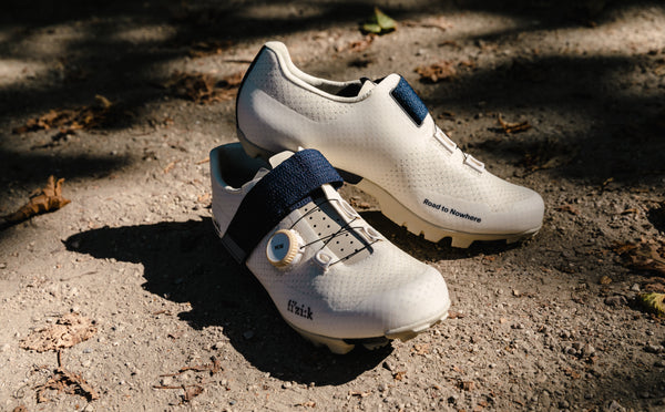 La nostra recensione sulle scarpe gravel Pas Normal Studios per Fizik Ferox Carbon