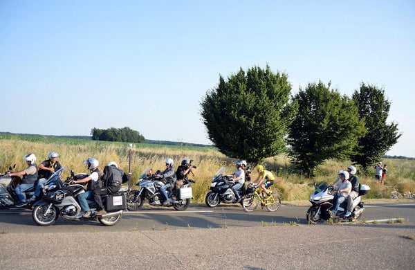 Mob handed with l’Equipe – Luke Evans’ Tour moto blog