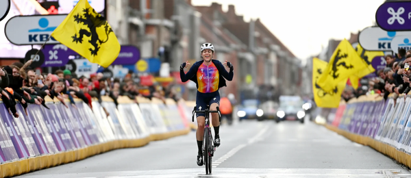Da cronometro a campionessa delle classiche: Marlen Reusser vince in solitaria la Gent-Wevelgem