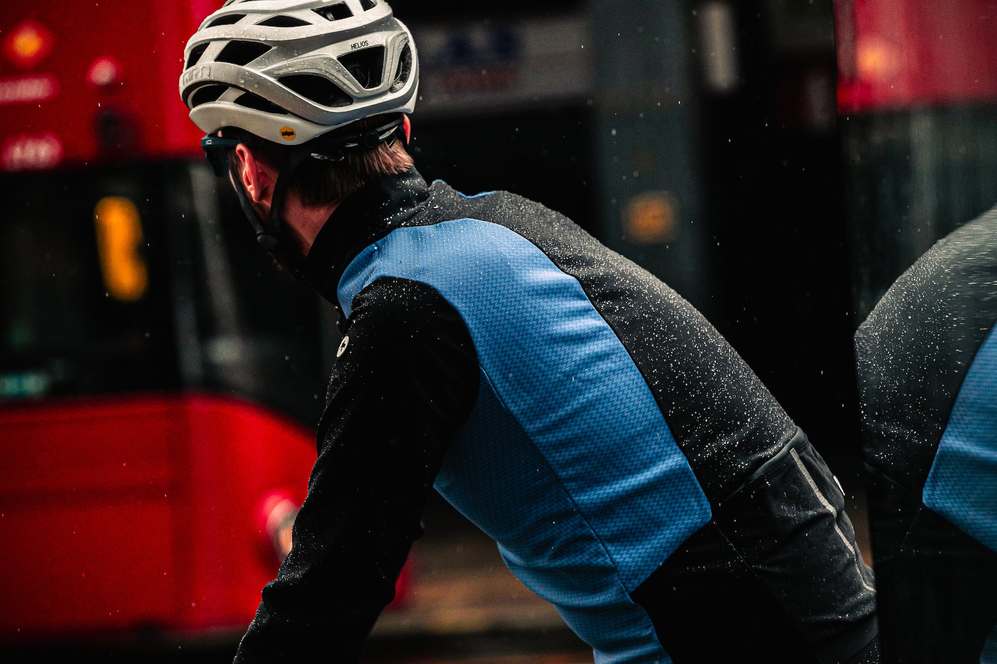 Mastering winter riding with the ASSOS Mille GT Hashoogi Jacket