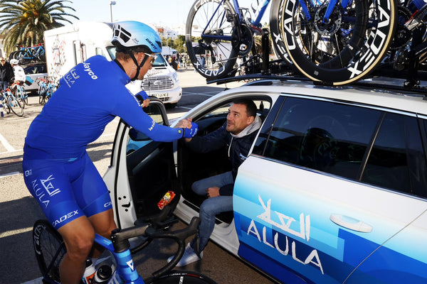 Rafa Valls y la odisea de Jayco AlUla en La Vuelta: “Los ciclistas han crecido a palos”